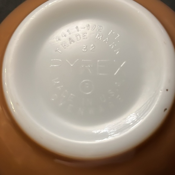 Pyrex Brown 441 Cinderella Bowl - Picture 10 of 10